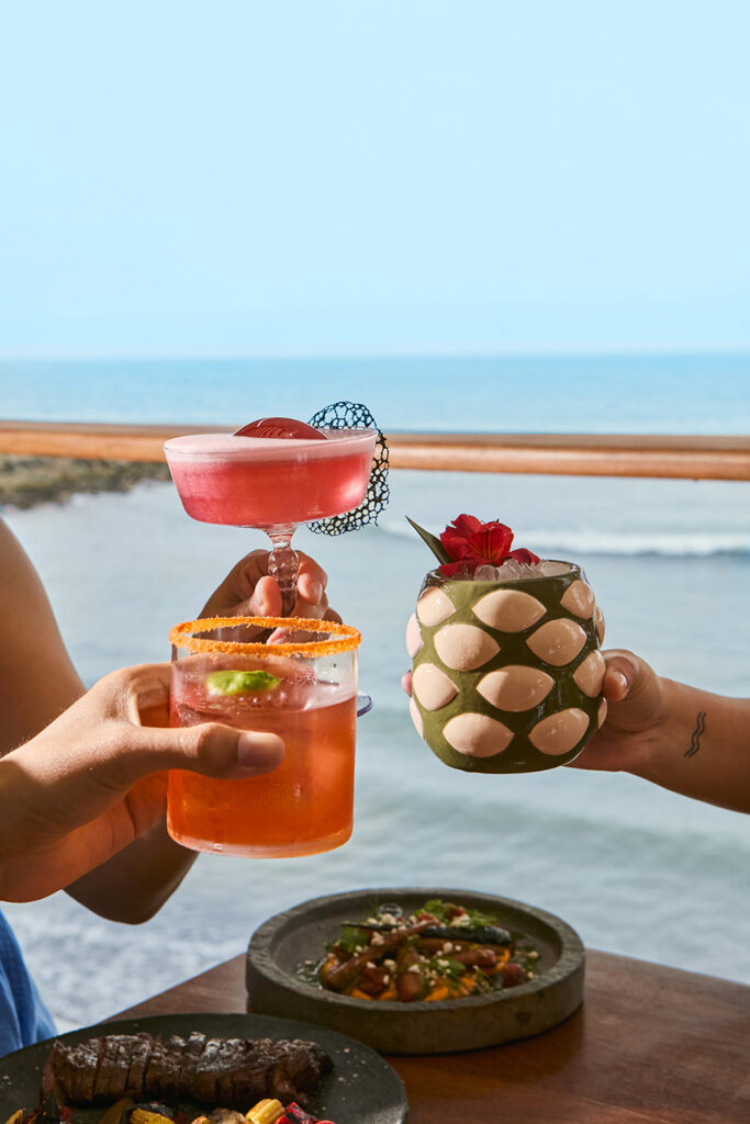 cócteles frente al mar